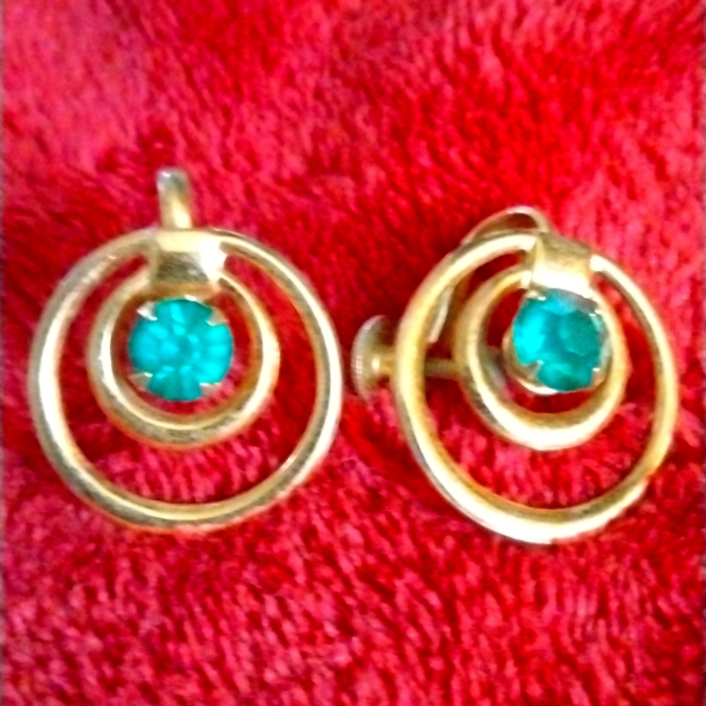 Vintage clip on earrings in very good condition